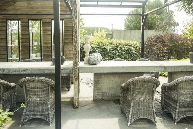 Wat zijn de handigste accessoires voor in een tuin?