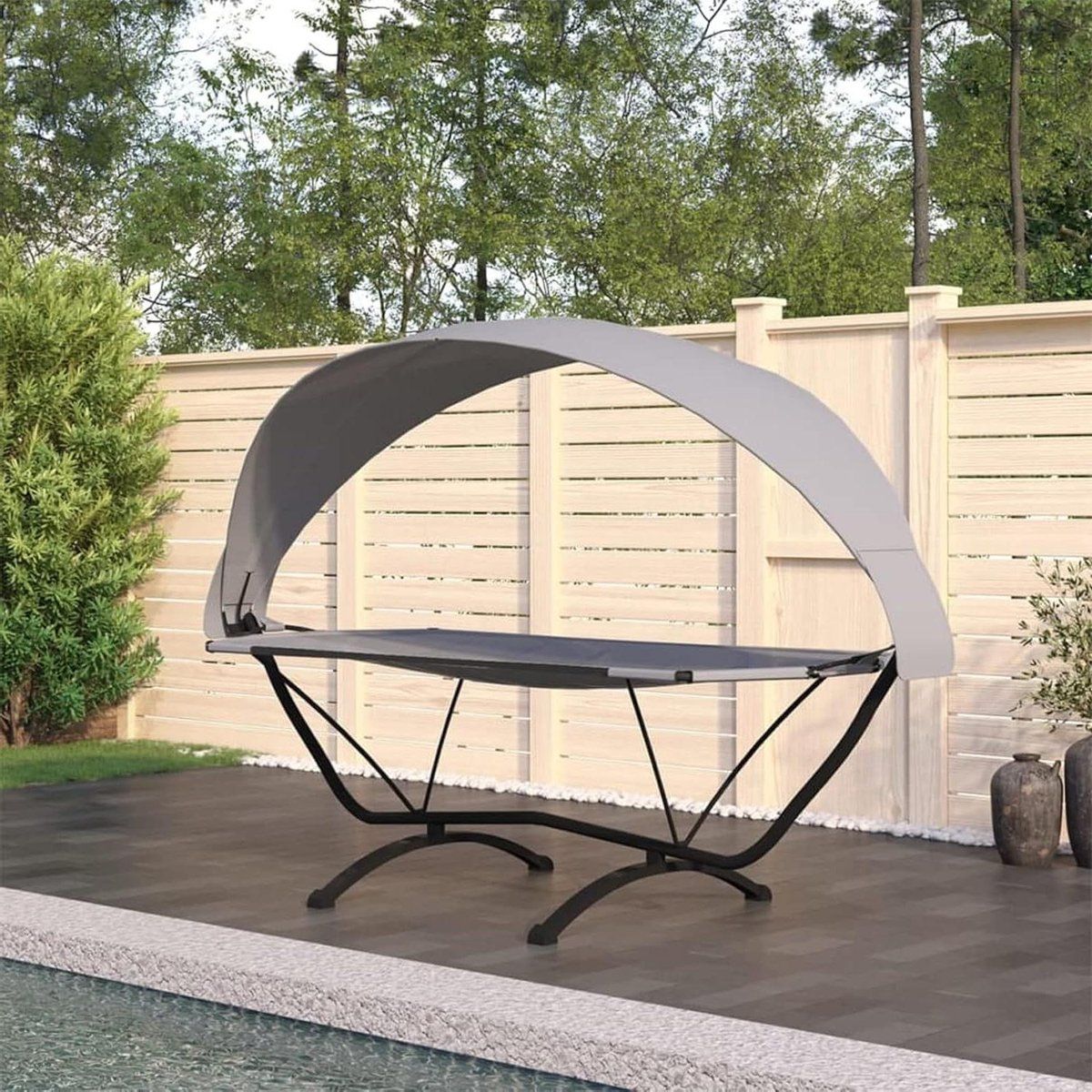 loungebed buiten ligbed tuin ontspannen zomer met